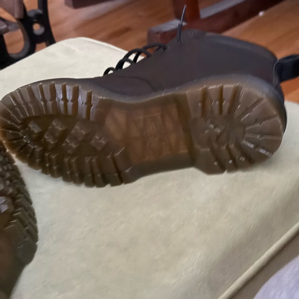 Doc Martens USA size 10.Brand new with box.939 Ben boots. Black greasy leather. - Picture 8 of 8